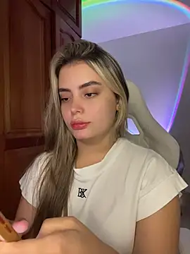 Snapshot of Miss_valeriaa chatting on June 23, 3:32 pm Miss valeriaa online show from June 23, 3:32 pm