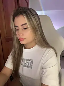 Snapshot of Miss_valeriaa chatting on July 5, 8:27 pm Miss valeriaa online show from July 5, 8:27 pm