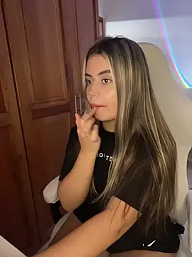 Snapshot of Miss_valeriaa chatting on July 8, 8:57 pm Miss valeriaa online show from July 8, 8:57 pm