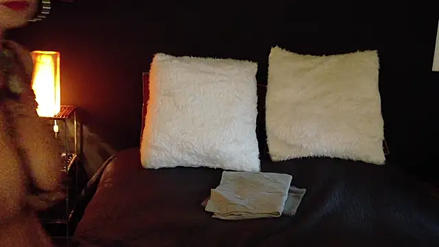 Snapshot of milfettefab chatting on November 16, 5:18 pm milfettefab online show from November 16, 5:18 pm