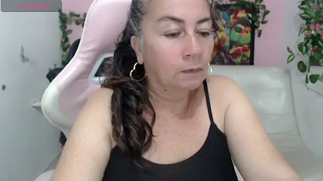 Snapshot of stepmother_105 chatting on November 25, 6:41 pm stepmother 105 online show from November 25, 6:41 pm