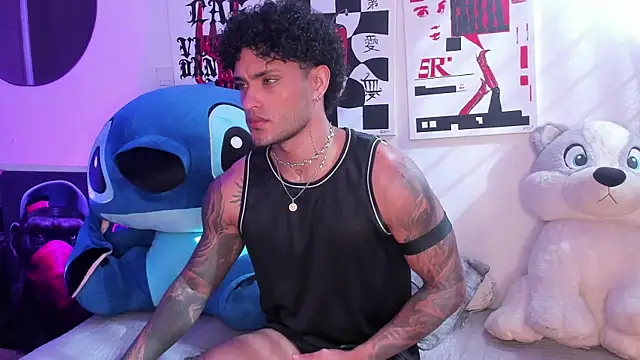Snapshot of Alessandro_Vanni chatting on May 9, 1:38 pm Alessandro Vanni online show from May 9, 1:38 pm