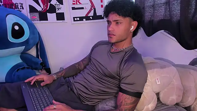 Snapshot of Alessandro_Vanni chatting on May 13, 2:14 pm Alessandro Vanni online show from May 13, 2:14 pm