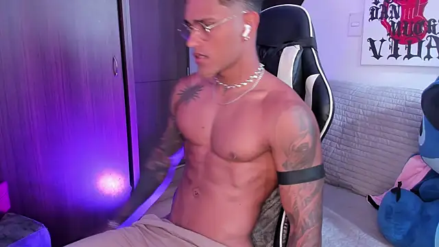 Snapshot of Alessandro_Vanni chatting on June 11, 1:20 pm Alessandro Vanni online show from June 11, 1:20 pm