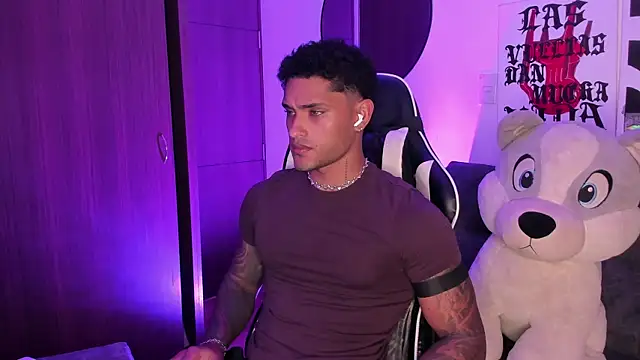 Snapshot of Alessandro_Vanni chatting on July 24, 3:15 am Alessandro Vanni online show from July 24, 3:15 am