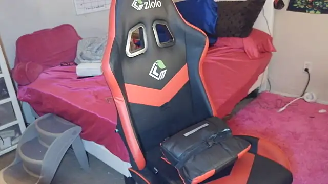 sugahfreeee online show from December 18, 3:45 am