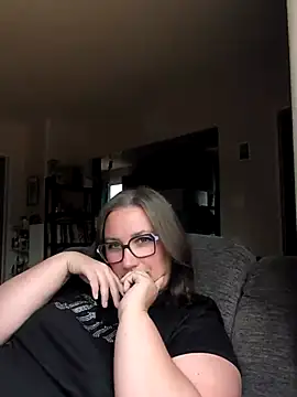 Snapshot of Canadian_BBW chatting on July 31, 9:14 pm Canadian BBW online show from July 31, 9:14 pm