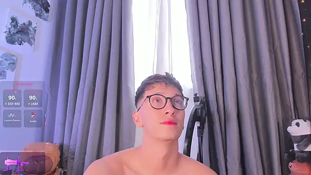 Snapshot of Thiago_jones chatting on September 26, 8:13 pm Thiago jones online show from September 26, 8:13 pm