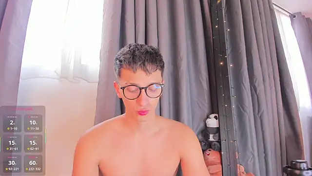 Snapshot of Thiago_jones chatting on October 10, 7:35 pm Thiago jones online show from October 10, 7:35 pm