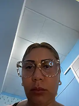 Snapshot of maymercy chatting on October 18, 1:12 pm maymercy online show from October 18, 1:12 pm