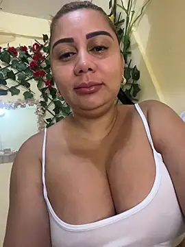 Snapshot of maymercy chatting on October 27, 11:47 am maymercy online show from October 27, 11:47 am