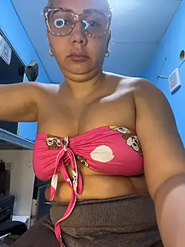 Snapshot of maymercy chatting on November 21, 11:20 am maymercy online show from November 21, 11:20 am