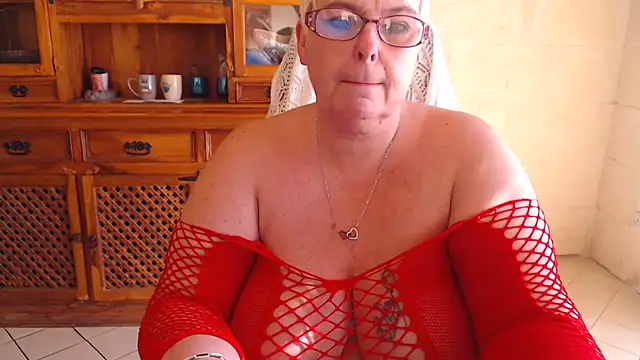 MISS LINDAH online show from February 4, 9:49 am