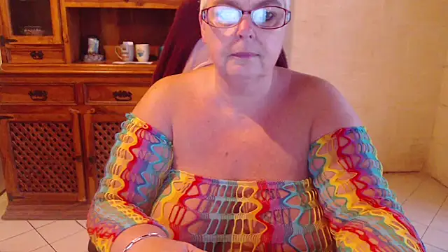 Snapshot of MISS_LINDAH chatting on June 4, 4:40 am MISS LINDAH online show from June 4, 4:40 am