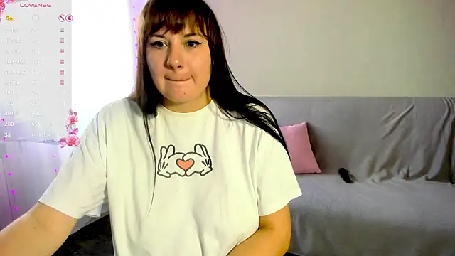 Snapshot of viki_love77 chatting on June 6, 4:28 am viki love77 online show from June 6, 4:28 am