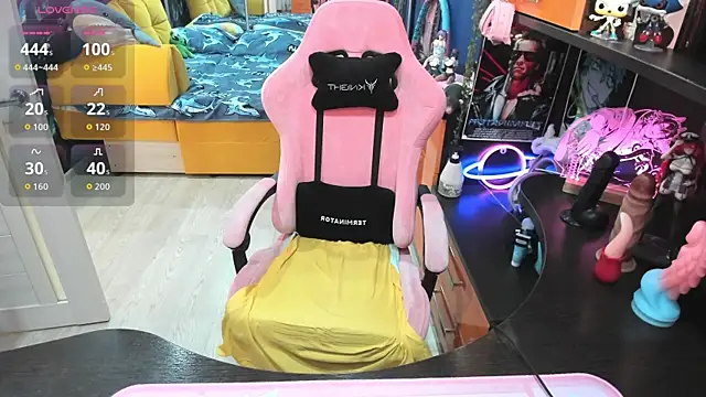 Snapshot of Softie_Sofy chatting on October 24, 2:30 am Softie Sofy online show from October 24, 2:30 am