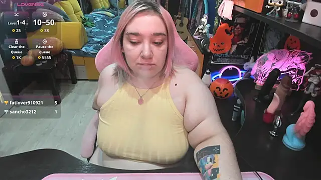 Snapshot of Softie_Sofy chatting on October 25, 2:52 am Softie Sofy online show from October 25, 2:52 am