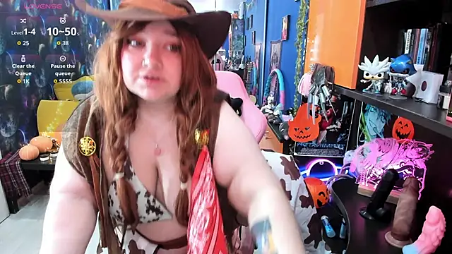 Snapshot of Softie_Sofy chatting on October 31, 2:45 am Softie Sofy online show from October 31, 2:45 am