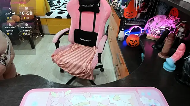 Snapshot of Softie_Sofy chatting on November 1, 3:08 am Softie Sofy online show from November 1, 3:08 am