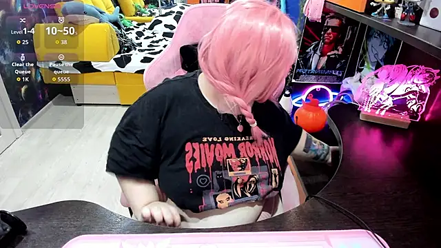 Snapshot of Softie_Sofy chatting on November 3, 3:19 am Softie Sofy online show from November 3, 3:19 am