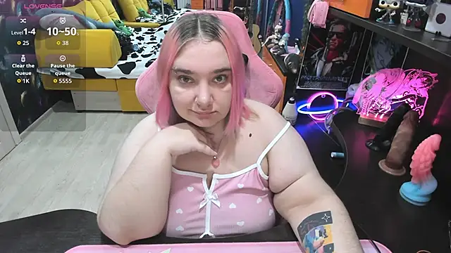 Snapshot of Softie_Sofy chatting on November 6, 3:29 am Softie Sofy online show from November 6, 3:29 am