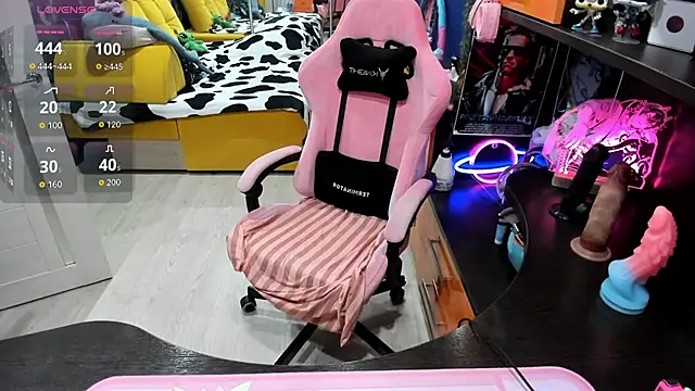 Snapshot of Softie_Sofy chatting on November 8, 12:44 am Softie Sofy online show from November 8, 12:44 am