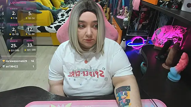 Snapshot of Softie_Sofy chatting on November 22, 3:27 am Softie Sofy online show from November 22, 3:27 am