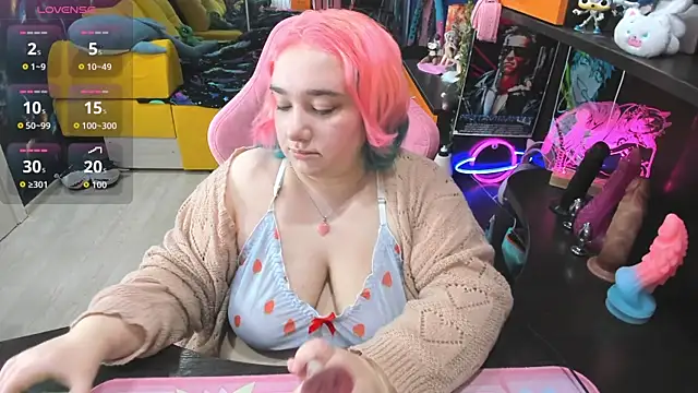 Snapshot of Softie_Sofy chatting on December 5, 3:15 am Softie Sofy online show from December 5, 3:15 am