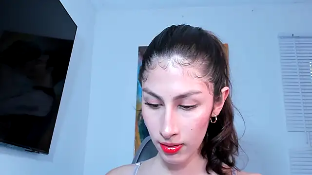 valeria gonzales  online show from December 6, 9:35 pm