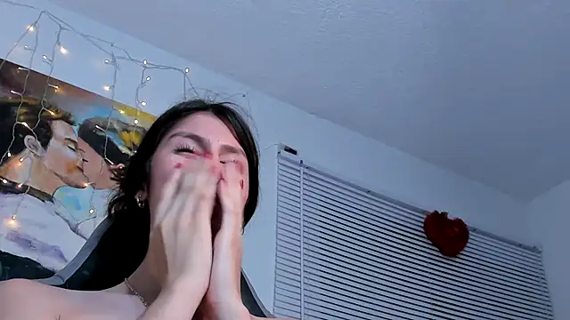 valeria gonzales  online show from December 21, 7:45 am