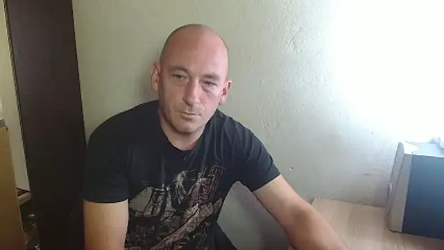 Johan   Barker online show from November 3, 12:39 pm