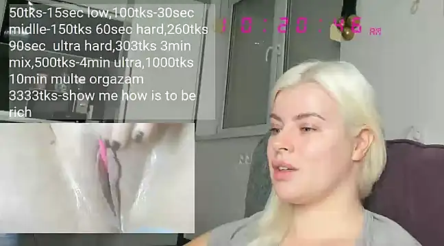 queenofthenighttt online show from December 22, 9:22 am