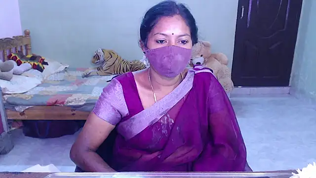 Snapshot of Novapol chatting on July 5, 5:58 am Novapol online show from July 5, 5:58 am