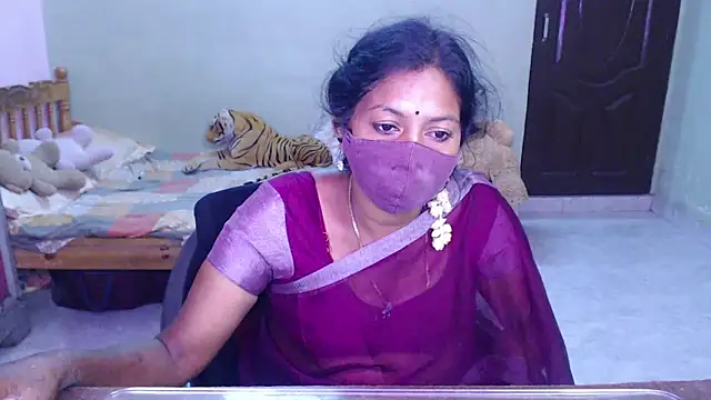 Snapshot of Novapol chatting on July 5, 6:15 pm Novapol online show from July 5, 6:15 pm
