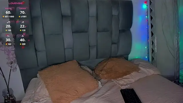 Nathalia Rodriguez online show from December 19, 4:52 am