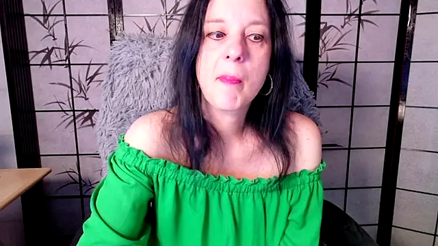 Snapshot of _Sweetlonglips_ chatting on June 4, 7:14 am Sweetlonglips online show from June 4, 7:14 am