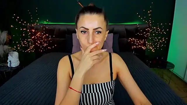 Rebecca Diamond online show from December 1, 6:40 am