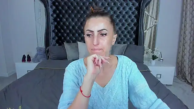 Rebecca Diamond online show from December 3, 6:21 am