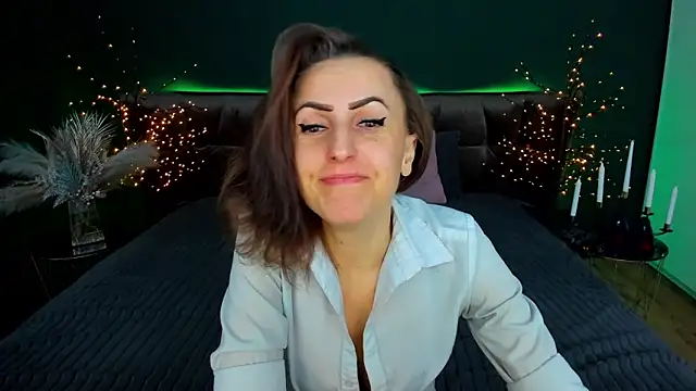 Rebecca Diamond online show from February 4, 5:57 am