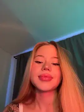 Snapshot of curchez_ chatting on January 17, 10:34 pm curchez online show from January 17, 10:34 pm