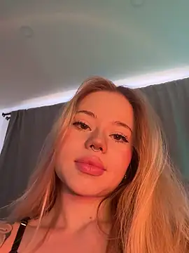 Snapshot of curchez_ chatting on January 18, 8:30 pm curchez online show from January 18, 8:30 pm