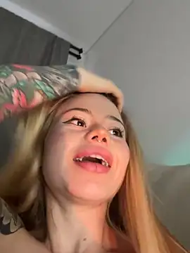 Snapshot of curchez_ chatting on January 31, 10:52 pm curchez online show from January 31, 10:52 pm