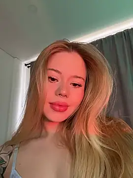 Snapshot of curchez_ chatting on February 1, 8:26 pm curchez online show from February 1, 8:26 pm