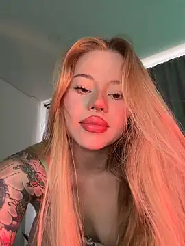 Snapshot of curchez_ chatting on February 3, 8:35 pm curchez online show from February 3, 8:35 pm