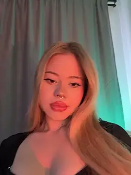 Snapshot of curchez_ chatting on February 6, 8:23 pm curchez online show from February 6, 8:23 pm