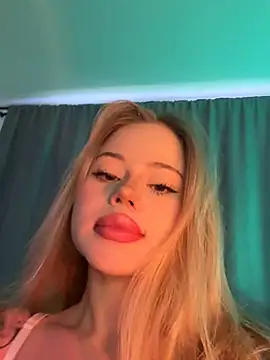 Snapshot of curchez_ chatting on February 11, 9:14 pm curchez online show from February 11, 9:14 pm