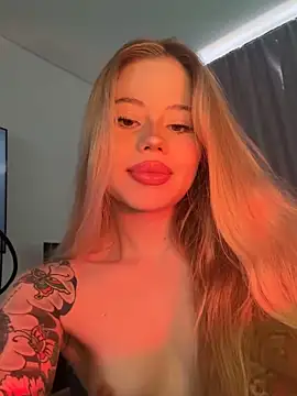 Snapshot of curchez_ chatting on February 14, 8:15 pm curchez online show from February 14, 8:15 pm