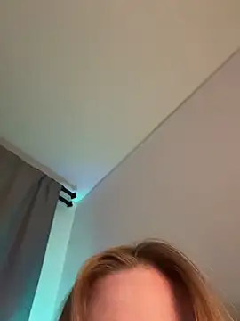 Snapshot of curchez_ chatting on February 14, 11:20 pm curchez online show from February 14, 11:20 pm