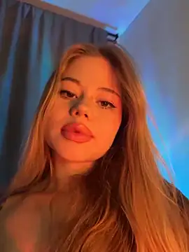 Snapshot of curchez_ chatting on February 27, 12:54 am curchez online show from February 27, 12:54 am