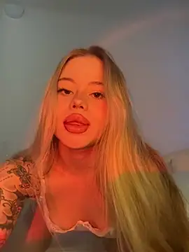 Snapshot of curchez_ chatting on February 27, 8:53 pm curchez online show from February 27, 8:53 pm